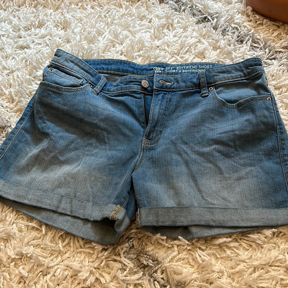 Gap Sexy Boyfriend Short Lightly used